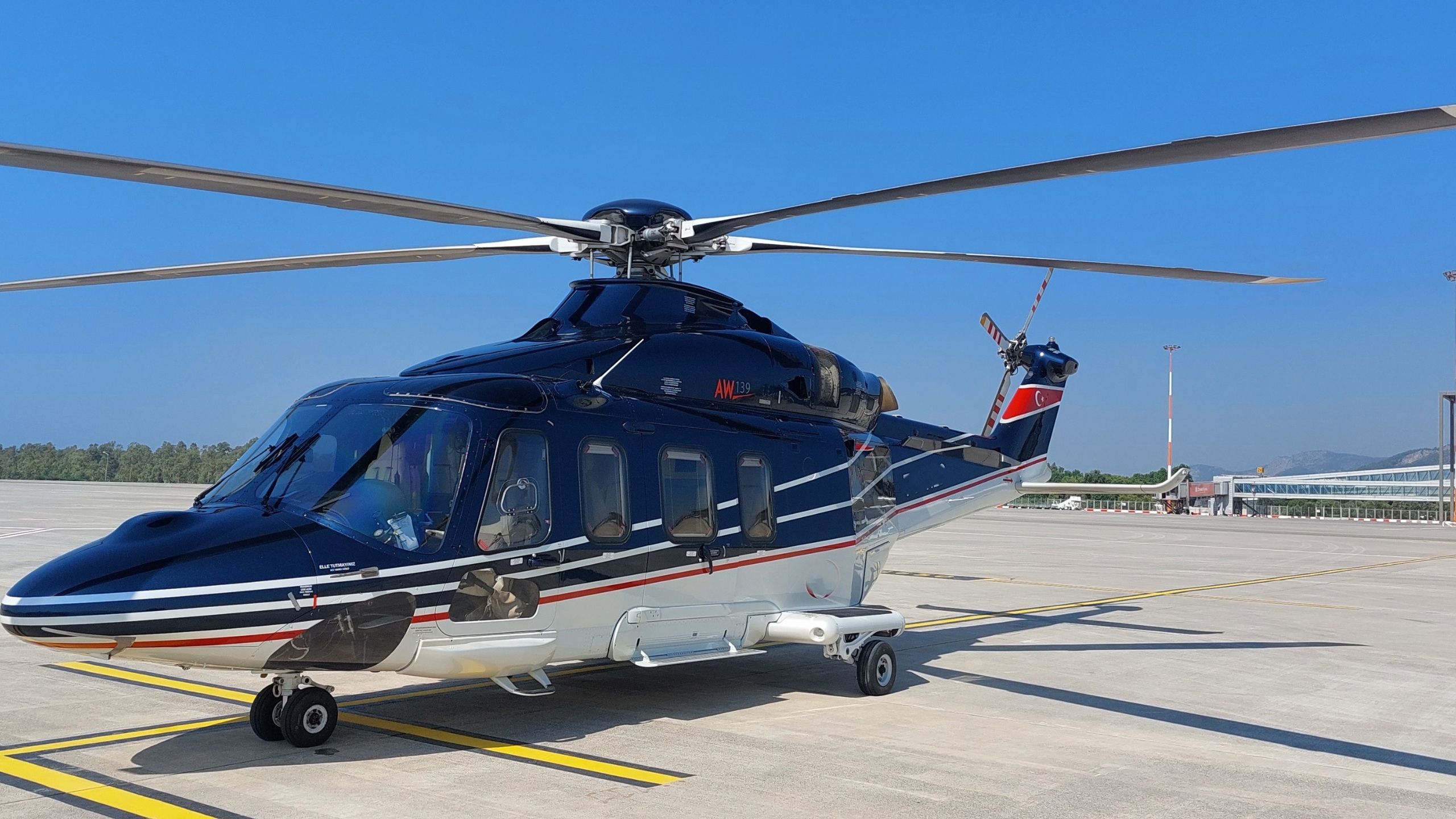 VIPSTAR Aviation helikopter kiralama için Agusta AW139 Dalaman apronunda